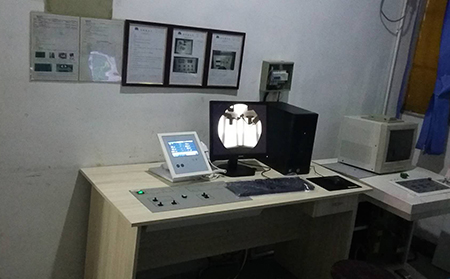 工业X光机操作观察中